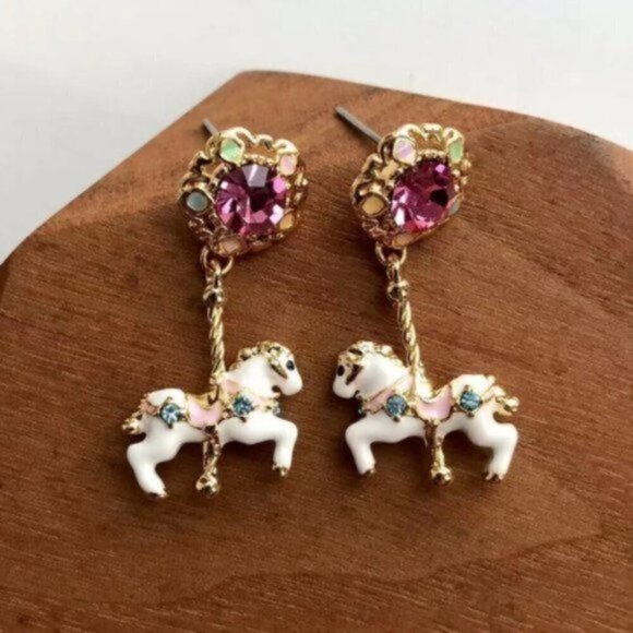 LES NEREIDES Horse Carousel pink quartz gold tone earrings enamel - Picture 2 of 6